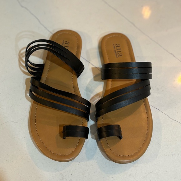 a.n.a black sandals , like new in box.  Size 7, sporty, casual, minimalist - Picture 5 of 7